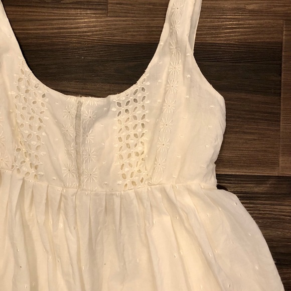 Forever 21 Eyelet Lined Tank Top - Picture 2 of 6